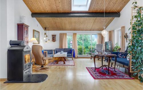 Egsmark Strand House | Gorgeous Home In Ebeltoft With Wifi
