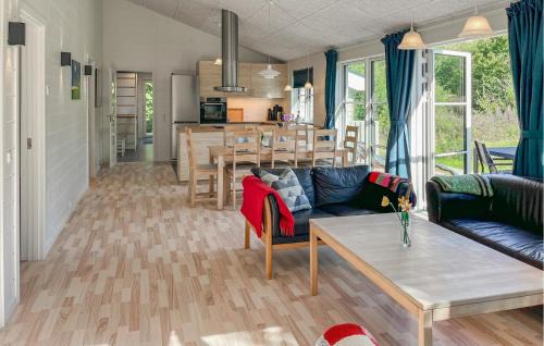 Femmøller House | Gorgeous Home In Ebeltoft With Kitchen