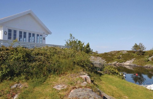 Flekkerøy House | Gorgeous home in Flekkerøy with WiFi