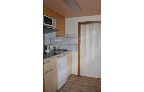 Geratal House | Gorgeous Home In Geratal With Kitchen