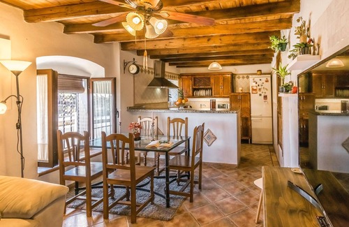 Hornachuelos House | Gorgeous home in Hornachuelos with WiFi