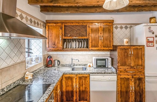 Hornachuelos House | Gorgeous home in Hornachuelos with WiFi