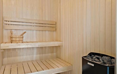 Hobro House | Gorgeous Home In Hobro With Sauna