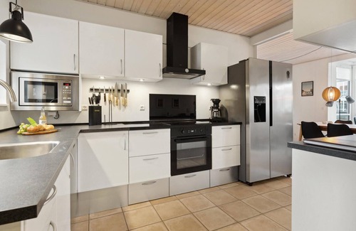 Juelsminde House | Gorgeous home in Juelsminde with WiFi