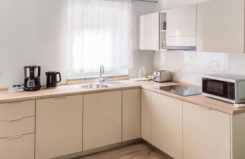 Umag House | Gorgeous home in Kmeti with Wi-Fi