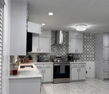 Lilburn House | Gorgeous home in Lilburn