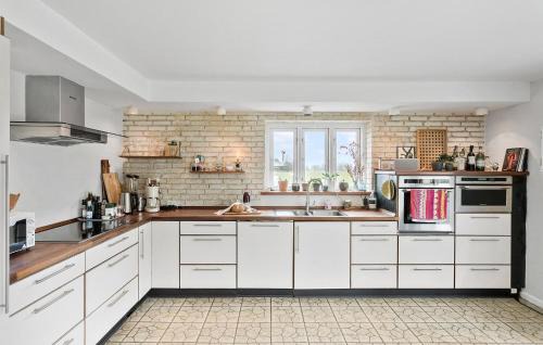 Lundby House | Gorgeous Home In Lundby With Wifi