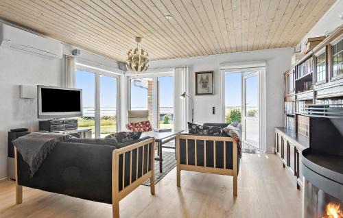 Ronbjerg House | Gorgeous Home In Øster Assels With Wifi