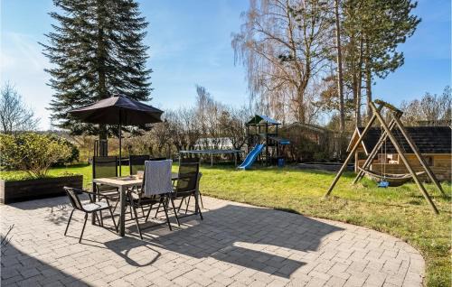Ronde House | Gorgeous Home In Rønde With Kitchen