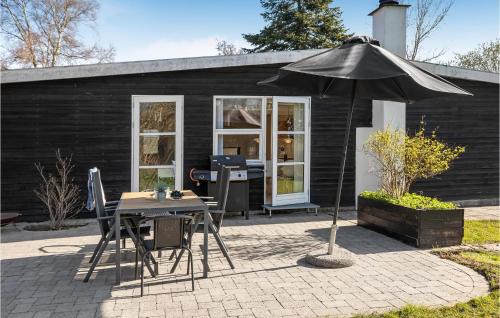 Ronde House | Gorgeous Home In Rønde With Kitchen