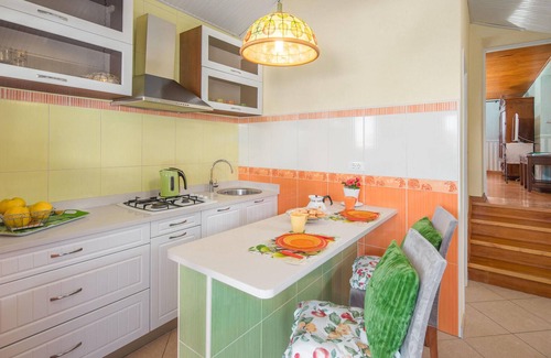 Ravni House | Gorgeous home in Ravni with WiFi