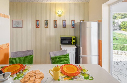 Ravni House | Gorgeous home in Ravni with WiFi