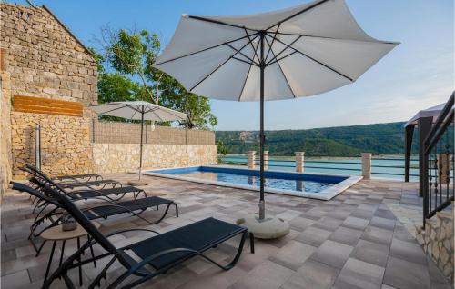 Prolozac House | Gorgeous Home In Ricice With Lake View