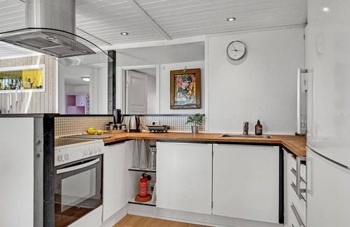 Ronde House | Gorgeous home in Rønde with kitchen