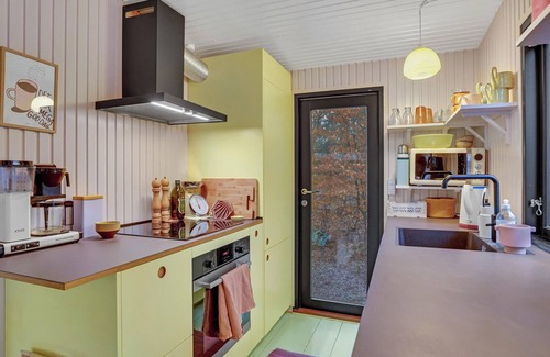 Strøby Ladeplads House | Gorgeous home in Strøby with kitchen