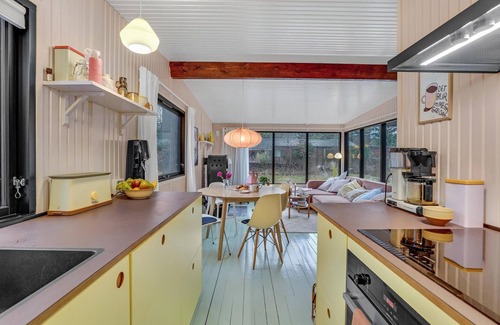 Strøby Ladeplads House | Gorgeous home in Strøby with kitchen