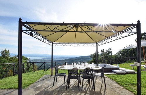 Passignano sul Trasimeno House | Gorgeous home in Lisciano Niccone