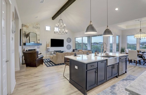 Leander House | Gorgeous home on a hill with amazing hilltop views, near the lake