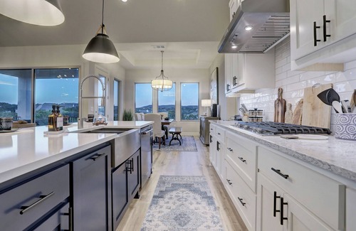 Leander House | Gorgeous home on a hill with amazing hilltop views, near the lake