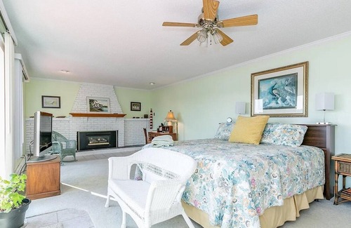 Brooklyn House | Gorgeous home on Wolf Lake with beautiful views for a large group