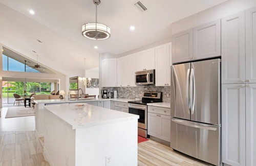 Central Naples House | Gorgeous Home w/3 Private En Suites Resort-Style Gated Community near beach