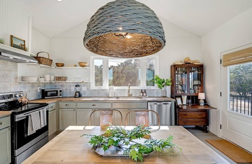 New Braunfels House | Gorgeous Home w/Hot Tub 5min from the River