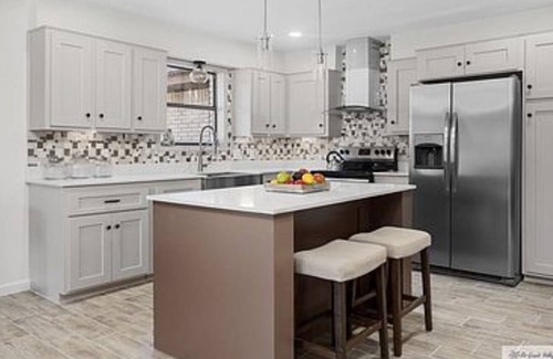 Harlingen House | Gorgeous Home With a Pool 2600sqft