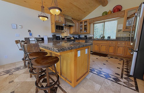 Columbine Lake Cabin | Gorgeous Home with Hot Tub & Private Pond just 2 Miles to Purgatory Ski Resort