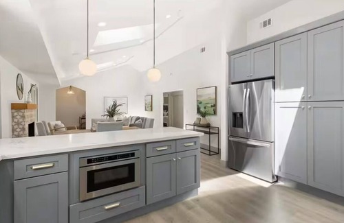 Walnut Creek House | Gorgeous house located in Walnut Creek: 3BD & 2BA, fully stocked kitchen, & more