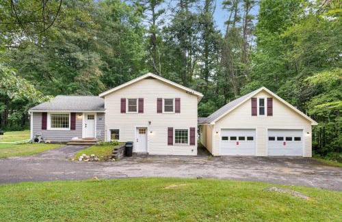 Bridgton Apartment | Gorgeous House on Highland Lake