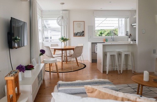 Point Wells House | Gorgeous House with Sauna + Hot Tub + Sleepout at Omaha Estuary