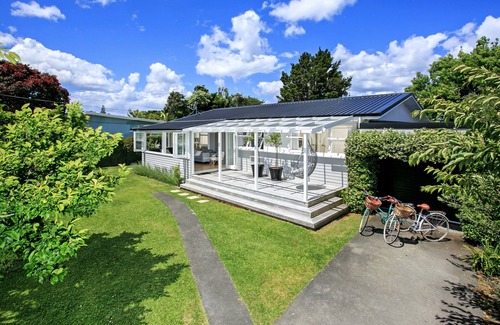 Point Wells House | Gorgeous House with Sauna + Hot Tub + Sleepout at Omaha Estuary