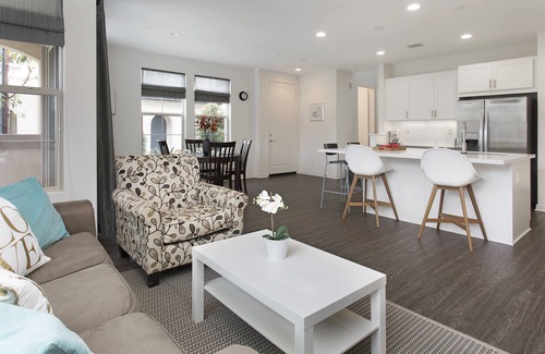 Lake Forest House | Gorgeous House With Beautiful View|Spectrum Center #7137