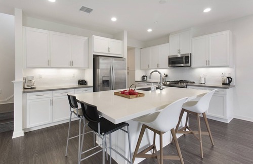 Lake Forest House | Gorgeous House With Beautiful View|Spectrum Center #7137