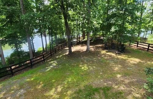 Mineral House | Gorgeous inside & out and VIEWS! New stone walkway to lake, fire pit & More!