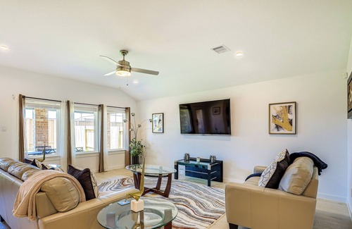 Barker House | Gorgeous Katy Home w/ Pool Access!