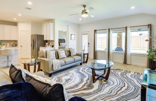 Barker House | Gorgeous Katy Home w/ Pool Access!