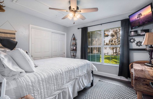 Hawthorne House | Gorgeous Lake Retreat! Fully Remodeled! Lochloosa on my Mind!