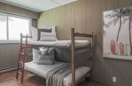 Valentia Cottage | Gorgeous Lakefront 5-Bedroom Cottage 40min to TOR.
