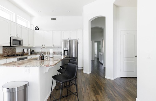 Arrowhead Ranch House | Gorgeous Lakefront Home with Infinity Pool & Hot Tub, Sleeps Up to 12