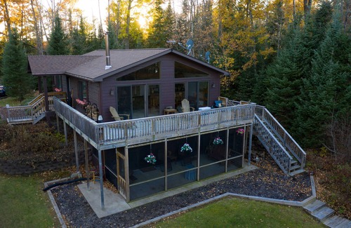 Minocqua Cabin | Gorgeous lakefront Minocqua home