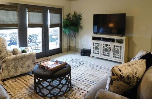 Talladega Condo | Gorgeous lakefront with 3 bedrooms