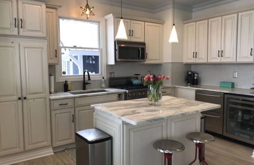 Whitmore Lake Cottage | Gorgeous Lakeside Retreat Minutes from Ann Arbor
