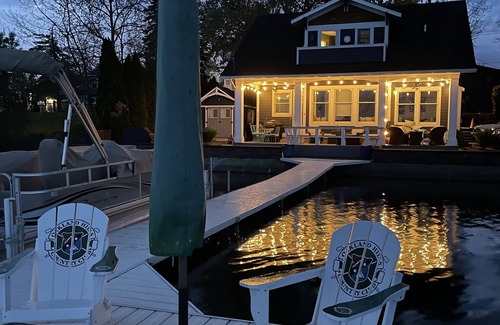 Whitmore Lake Cottage | Gorgeous Lakeside Retreat Minutes from Ann Arbor