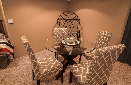 West Omaha House | Gorgeous Large Family Home in Omaha for 10 guests
