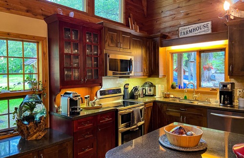 Cherryville House | Gorgeous Lodge in Nature On Private Resort With Lake