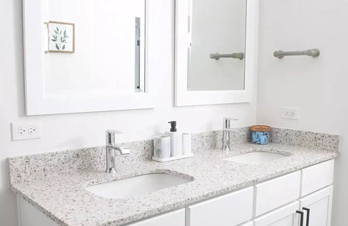 Lombard Apartment | Gorgeous Luxury 1BR | Serene getaway *RARE*