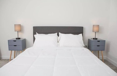 Lombard Apartment | Gorgeous Luxury 1BR | Serene getaway *RARE*