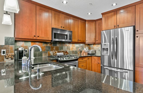 Canmore Condo | Gorgeous Luxury Mountain View Condo
