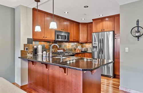 Canmore Condo | Gorgeous Luxury Mountain View Condo